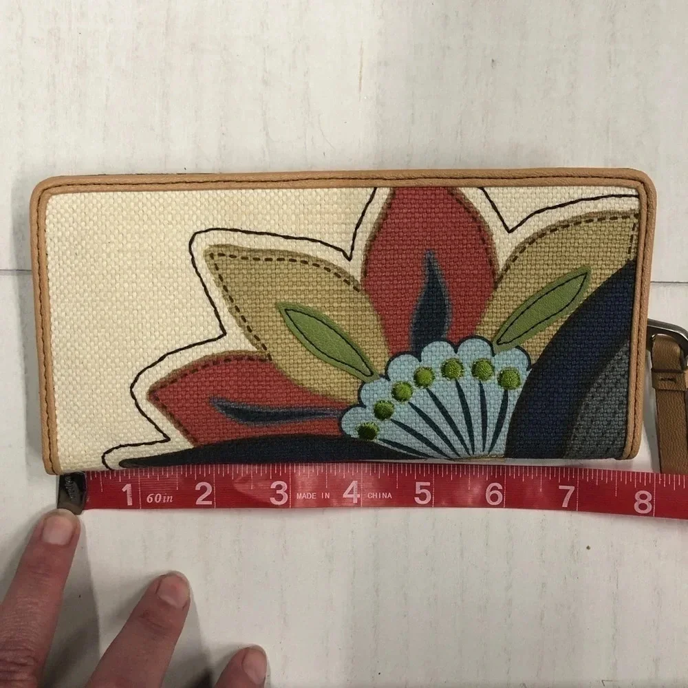 RELIC WALLET canvas Material With Embroidered Flower‎ Inside Card Slots EUC